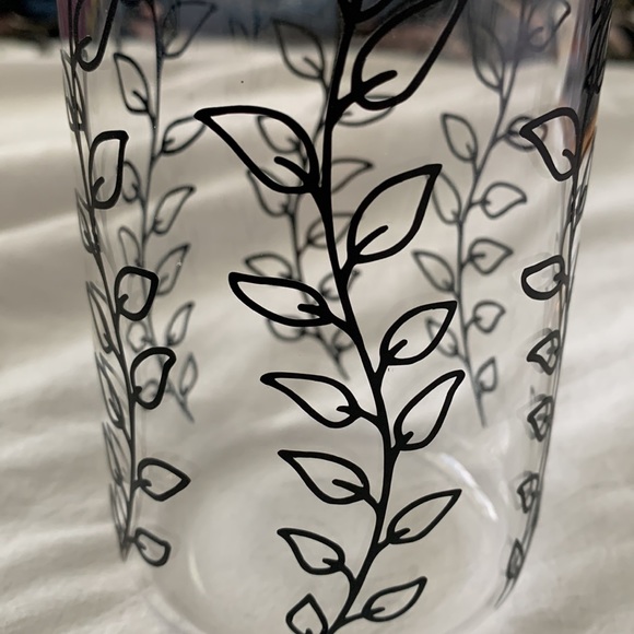 Beer Can Glasses with Lids Leaf Pattern Design - 16 OZ - Picture 4 of 6